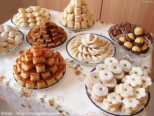 عيدكِ بدون انتفاخ؛ كيف تستمتعين بالمأكولات دون مشاكل هضمية 